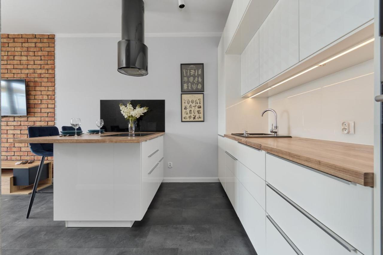 Stylish Kosciuszki Apartaments Near The Market Square With Free Garage Wroclaw By Noclegi Renters Dış mekan fotoğraf
