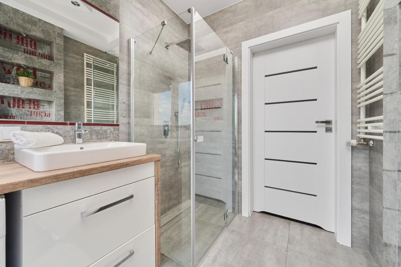 Stylish Kosciuszki Apartaments Near The Market Square With Free Garage Wroclaw By Noclegi Renters Dış mekan fotoğraf