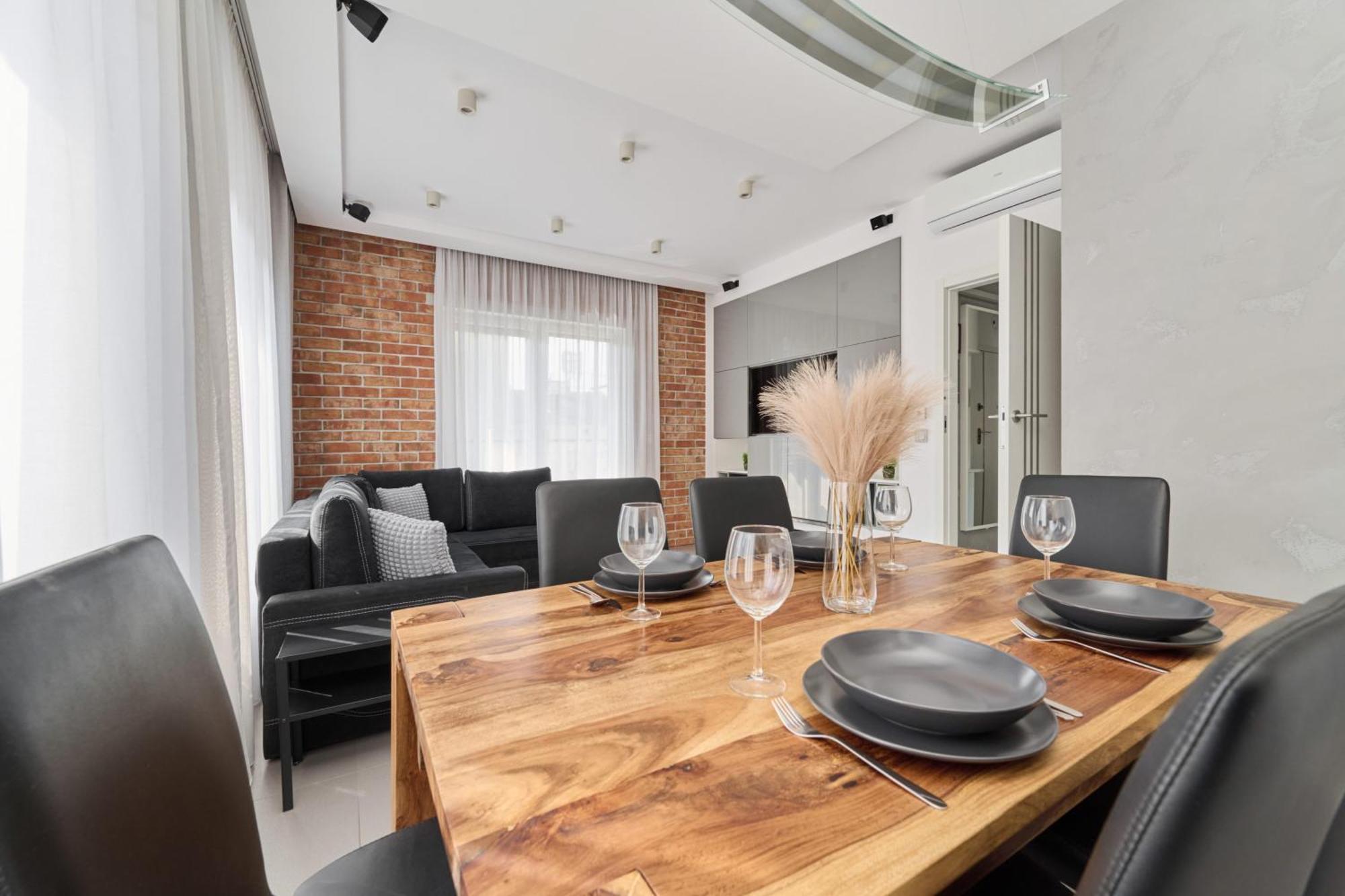Stylish Kosciuszki Apartaments Near The Market Square With Free Garage Wroclaw By Noclegi Renters Dış mekan fotoğraf