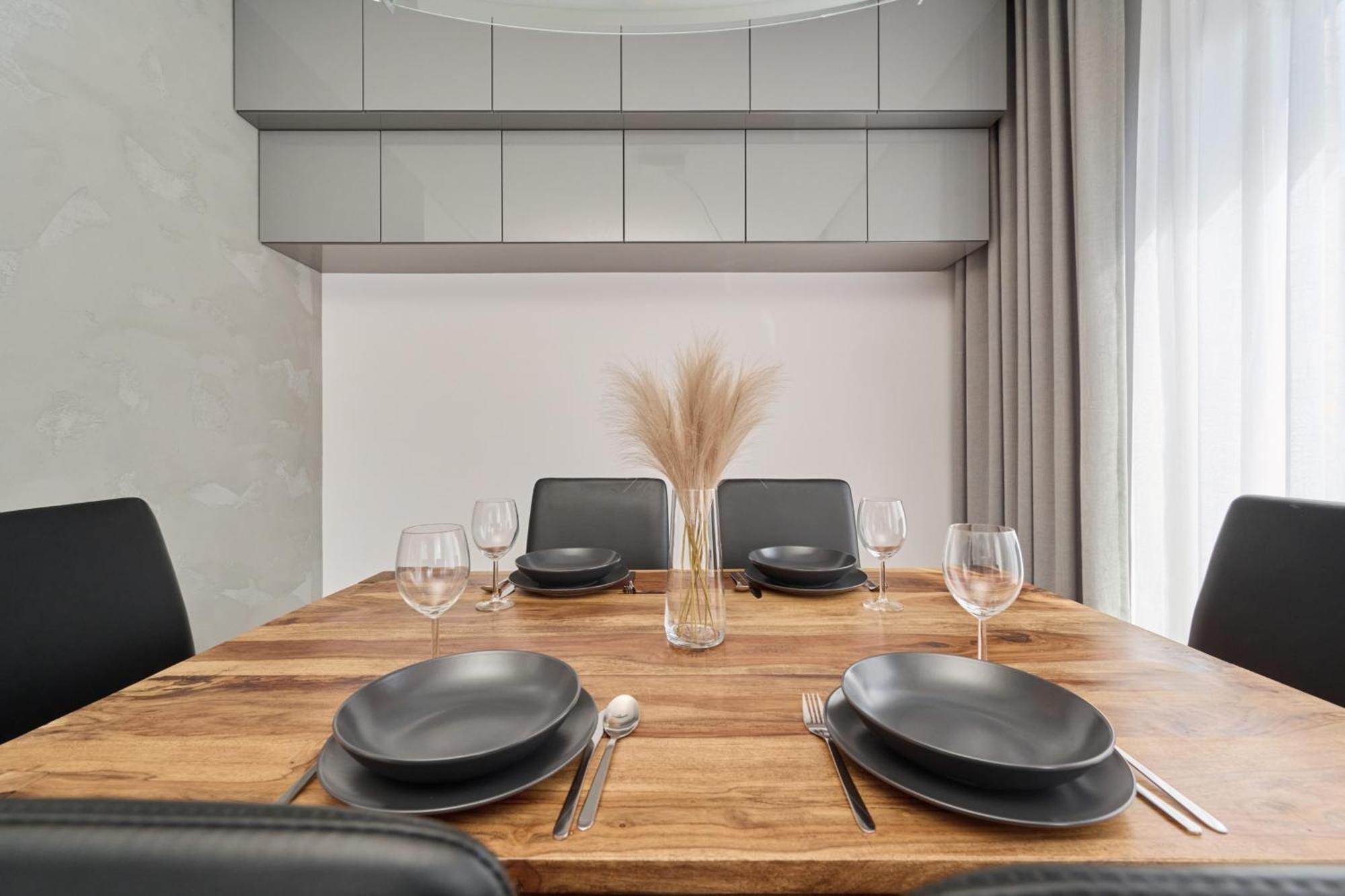 Stylish Kosciuszki Apartaments Near The Market Square With Free Garage Wroclaw By Noclegi Renters Dış mekan fotoğraf